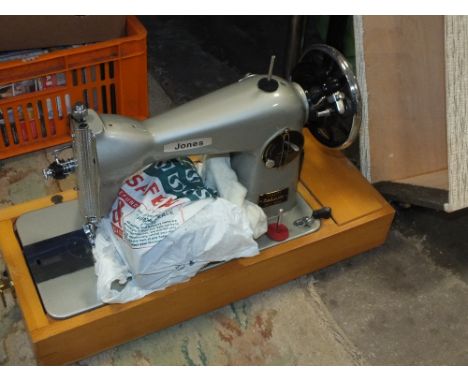 A VINTAGE CASED SEWING MACHINE 