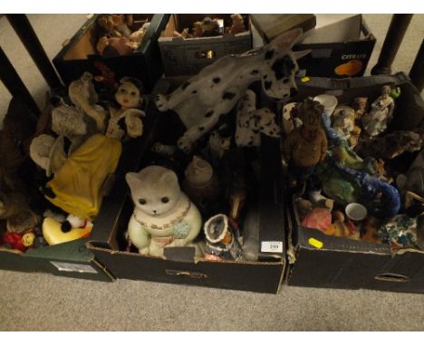 THREE TRAYS OF ASSORTED CERAMIC FIGURES ETC. TO INCLUDE A FIRESIDE STYLE DOG FIGURE, VINTAGE SNOW WHITE ETC. 