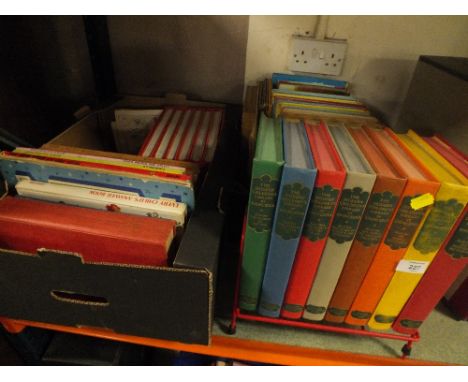 A QUANTITY OF CHILDRENS VINTAGE BOOKS AND ANNUALS ETC