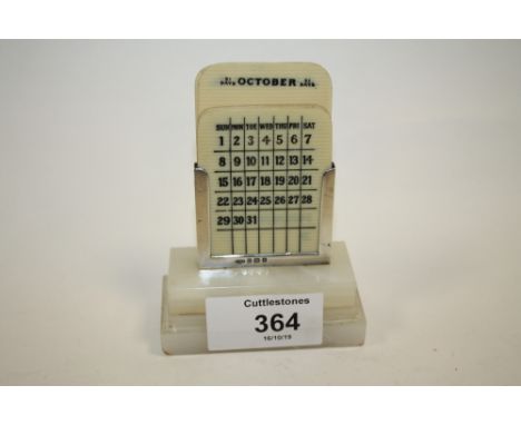 A VINTAGE ONYX AND HALLMARKED SILVER DESK CALENDAR 