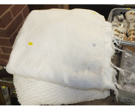 A QUANTITY OF VINTAGE WHITE BLANKETS/THROWS