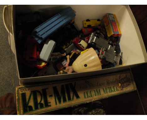 A COLLECTION OF VINTAGE PLAY WORN DIE CAST TOY CARS TO INCLUDE CORGI, LESNEY, MATCHBOX ETC.  