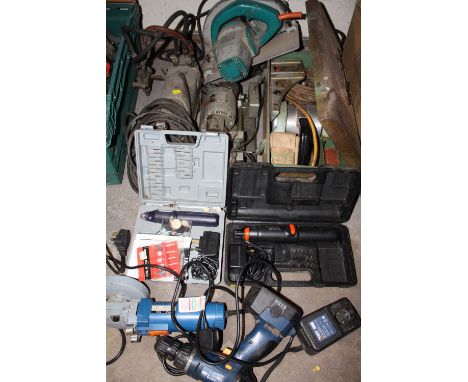 A QUANTITY OF MIXED TOOLS TO INCLUDE A CIRCULAR SAW, DRILLS ETC
