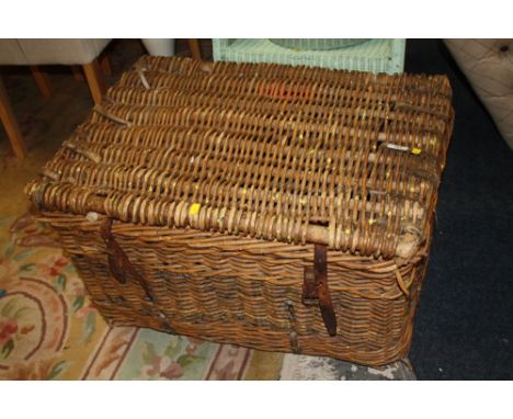 A VINTAGE WICKER BASKET W-80cm