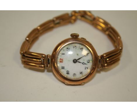 A HALLMARKED 9 CARAT GOLD CASED VINTAGE WRIST WATCH