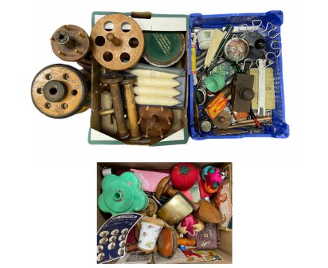 Treen bobbin stands, vintage spools, various sewing implements including vintage needle tins, pin cushions, thread dispenser 