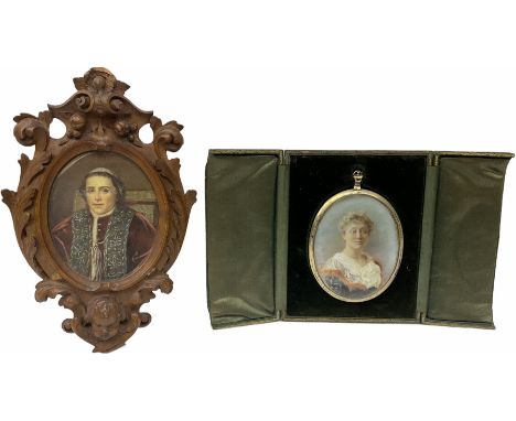 Portrait miniature of oval form H9cm, in a green Moroccan leather case with gilt edging, with a silk lining and velvet cushio