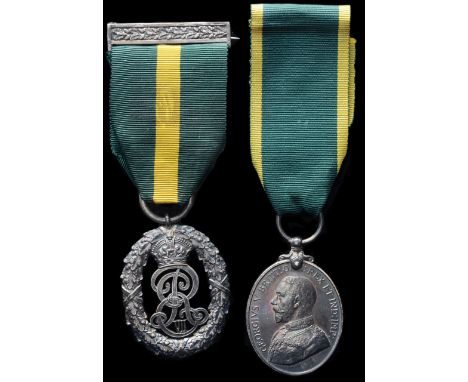 Territorial Decoration, E.VII.R., bearing hallmarks to the reverse for London, dated 1908, with silver top bar and pin; and T