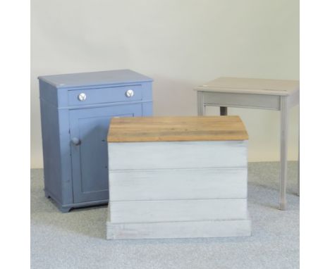 A grey painted and oak trunk, 71cm, together with a blue painted cupboard and a grey side table 