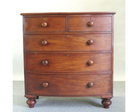 A Victorian mahogany bow front chest of drawers, 112cm