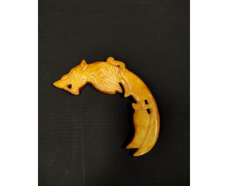 Chinese curved mottled yellow jade carving of a mythical Pixiu, 11cm long. 