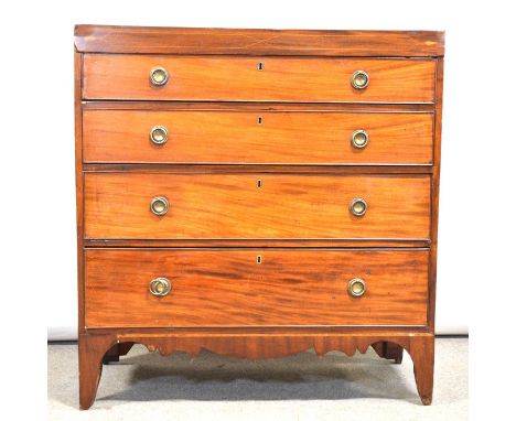 Late George III mahogany chest of drawers, the sop with stringing and crossbanding, four long graduating drawers, bracket fee