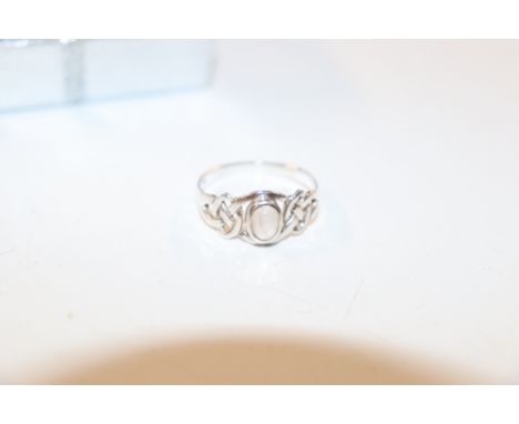 A 925 and moonstone set dress ring