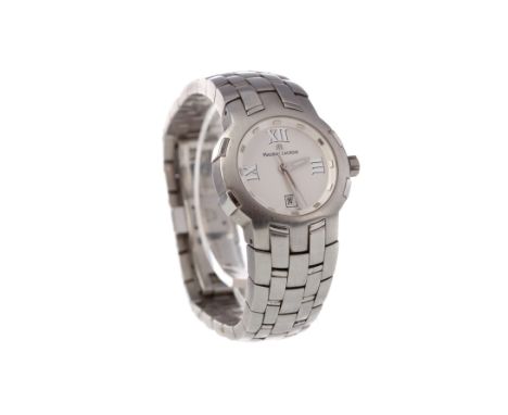 MAURICE LACROIX STAINLESS STEEL QUARTZ WRIST WATCH, the round white dial with applied Roman hour markers, outer track in silv