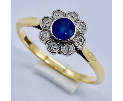 An 18ct gold ring set with a sapphire and diamond cluster, size P