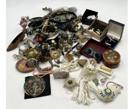 A collection of various vintage costume jewellery