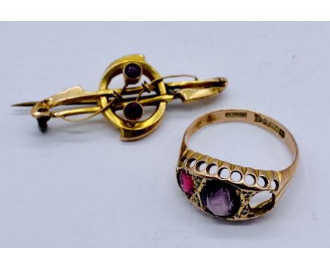 A scrap 9ct gold ring (1 stone missing) along with a 9ct gold brooch, total weight 3.8g