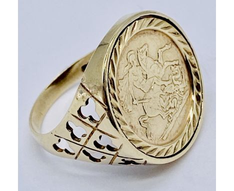 A 9ct gold ring set with a George and the dragon faux 'coin' weight 3g