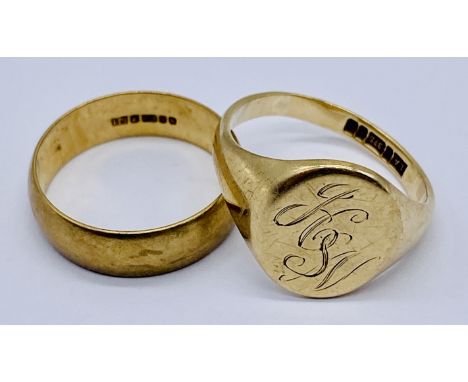 A 9ct gold signet ring (size R) along with a 9ct gold wedding band (size P), total weight 7.6g