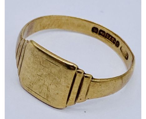 A 9ct gold signet ring, weight 3.6g, size W