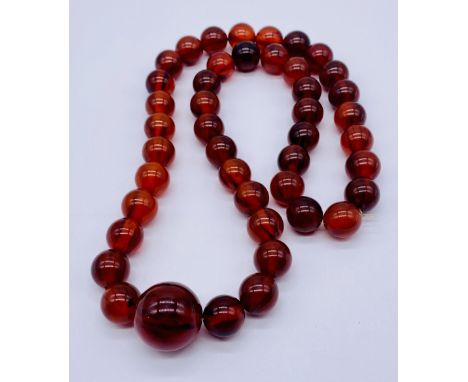 A vintage amber necklace, weight 111.1g
