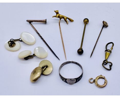 A 15ct gold stick pin in the form of a fox along with a 9ct gold tie pin set with a diamond, silver Mizpah ring etc