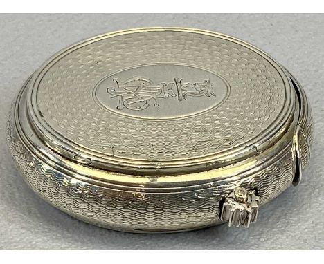 LONDON 1868 SUPER QUALITY COMBINATION SILVER BOX by fine silver maker Henry William Dee, oval format, 6 x 5cms the exterior w