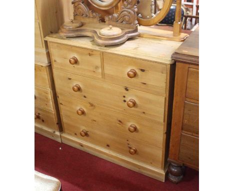 A modern pine chest of drawers, w.95cm