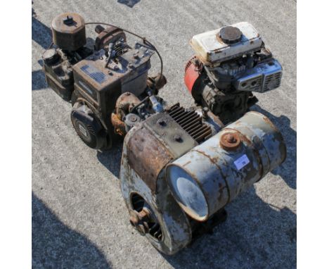 A WWII utility engine and two others. Including a Briggs & Stratton No 9263 8.1 model 135202, a Honda G100 2.5 and one other.