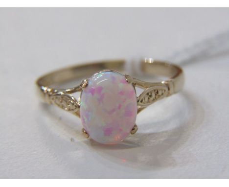 9ct YELLOW GOLD OPAL SOLITAIRE STYLE RING, size O 