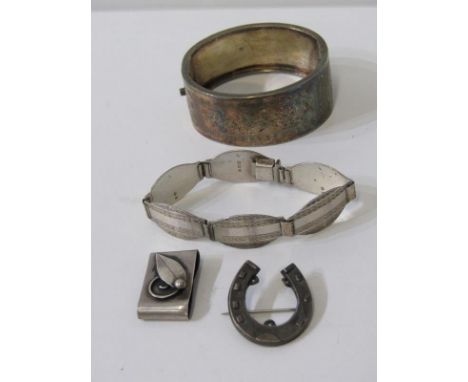 SILVER JEWELLERY, a silver hinged bangle with foliate engraved decoration, a silver horseshoe, bar brooch, a 6 paneled bracel