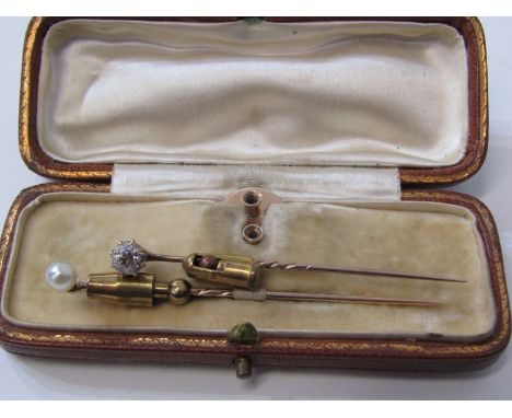 VINTAGE STICK PINS, 2 yellow metal stick pins, 1 set a solitaire diamond approx. 0.4 carat, other set a pearl in a fitted ret