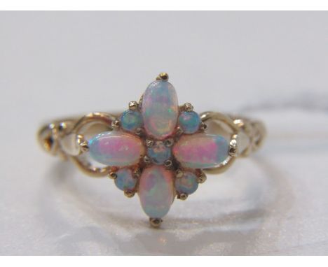 9ct YELLOW GOLD OPAL CLUSTER STYLE RING, size O 