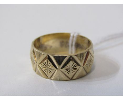9ct GOLD DIAMOND CUT WEDDING BAND, size M. approx 4.4 grams 