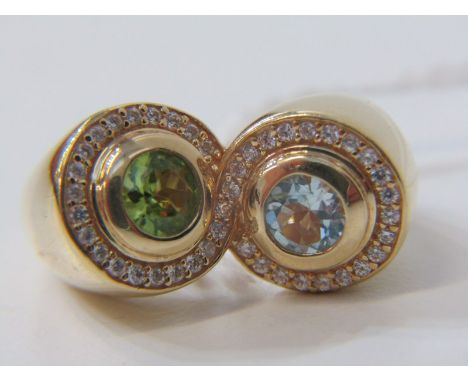 14ct YELLOW GOLD PERIDOT AND AQUAMARINE CROSSOVER RING, unusual figure 8 design set with an aquamarine, peridot and a figure 