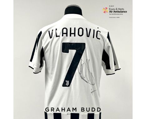 Dusan Vlahovic signed black and white striped Juventus FC Replica no.7 home jersey, season 2021-22,
Adidas, short-sleeved wit