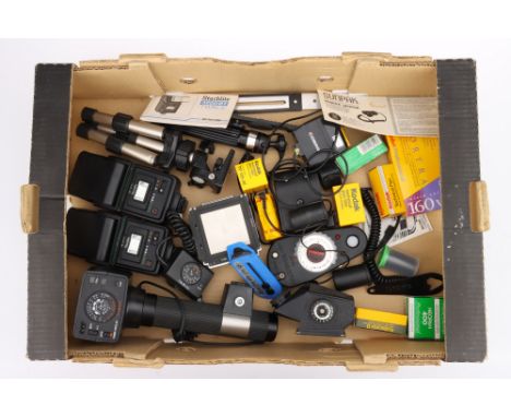 A Tray of Camera Accessories including a Sunpak hammerhead electronic flash, two Starblitz rotatable electronic flashguns, a 