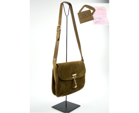 VINTAGE GUCCI SUEDE BAG, crafted in tan suede with gold tone hardware, unusual clasp opening, single adjustable strap, leathe