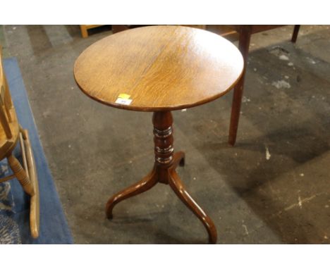 Edwardian oak tripod occasional table, 72 cm x 48 cm diameter 