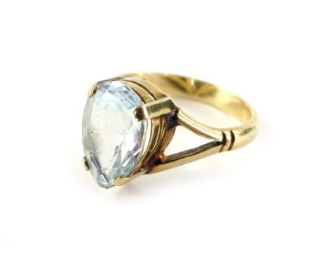 A 9ct gold dress ring, with central pear cut aquamarine four claw setting, with splayed V shaped shoulders, ring size N, 3.4g