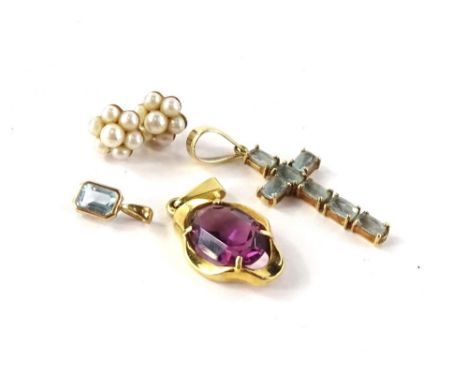 Various jewellery, to include a 9ct gold amethyst set drop pendant, 3.5cm H, 3.2g, a pair of cultured pearl cluster earrings,