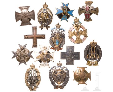 14 russische Abzeichen als Sammleranfertigungen   Überwiegend Regimentsabzeichen, Bronze, teils emailliert und vergoldet. Rs.