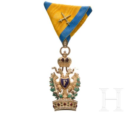Orden der Eisernen Krone 3. Klasse mit Kriegsdekoration  Bronze, vergoldet, emailliert (vereinzelt minimal gechipt), an der Ö