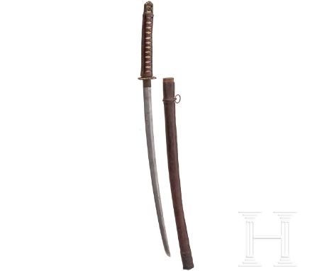 Shin Gunto, Japan, Showa-Periode  Klinge Shinogi Tsukuri, Maru Gitae, leichtes Torii Zori, Kissaki beschädigt. Messinghabaki.