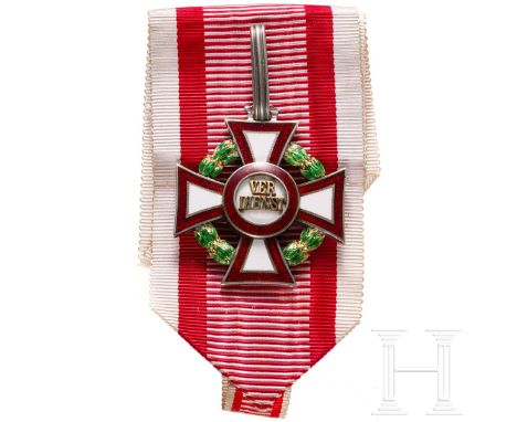 Militärverdienstkreuz 2. Klasse mit Kriegsdekoration und Gravur  Silber, beidseitig emailliert, an der Öse zwei Punzen, dabei