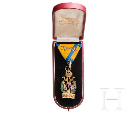 Orden der Eisernen Krone 3. Klasse mit Kriegsdekoration  Bronze, vergoldet, emailliert (vereinzelt kleine Chips). Ohne Punzen