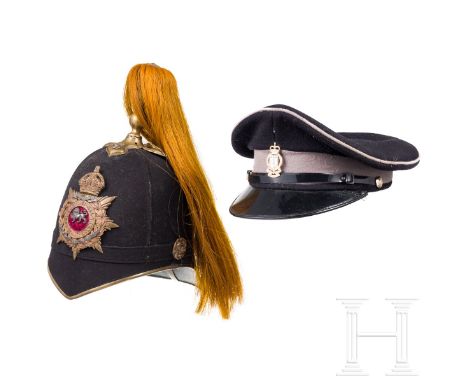 Offiziershelm und Schirmmütze der British Army, 20. Jhdt.  Helm um 1900 für Offiziere des Royal Lancaster Regiment, der Korpu