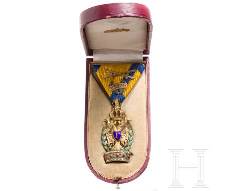 Orden der Eisernen Krone 3. Klasse mit Kriegsdekoration  Bronze, vergoldet, emailliert (minimal gechipt), an den Pendilien di