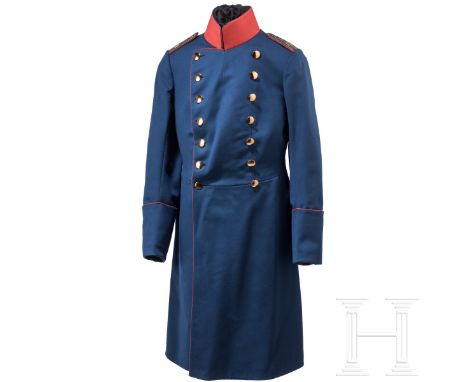 Überrock für einen Leutnant, um 1900   Feines blaues Tuch in Köperbindung (vereinzelt minimale unauffällige Löcher) mit rotem