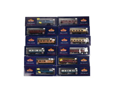Bachmann 00-gauge coaches, including Pullman bar Second Class, Thompson Second Class brake, Pullman parlour Second Class and 